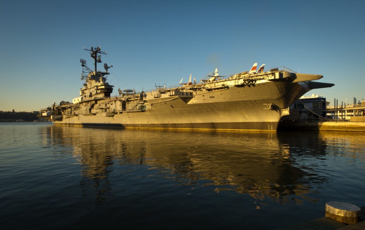 Portaerei USS Intrepid (CV-11), New York